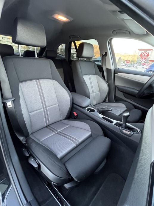 BMW X1 xDrive18d, park senzori, sport sjedala, alu 17”, fotografija 17