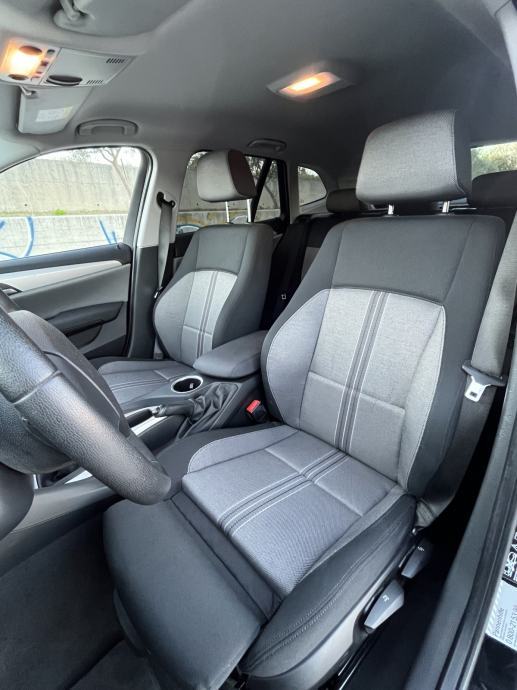 BMW X1 xDrive18d, park senzori, sport sjedala, alu 17”, fotografija 11