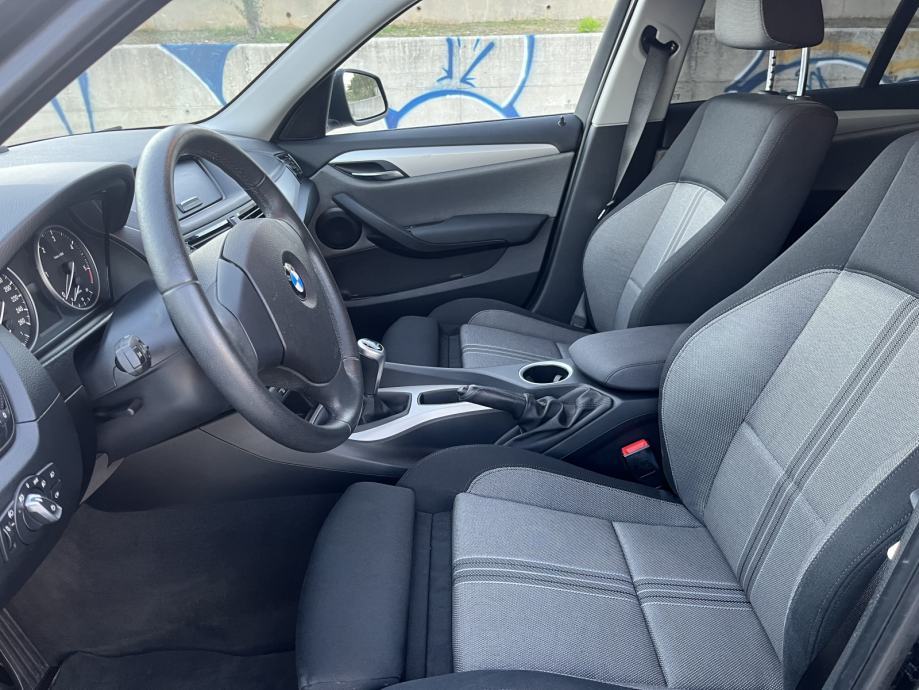 BMW X1 xDrive18d, park senzori, sport sjedala, alu 17”, fotografija 10