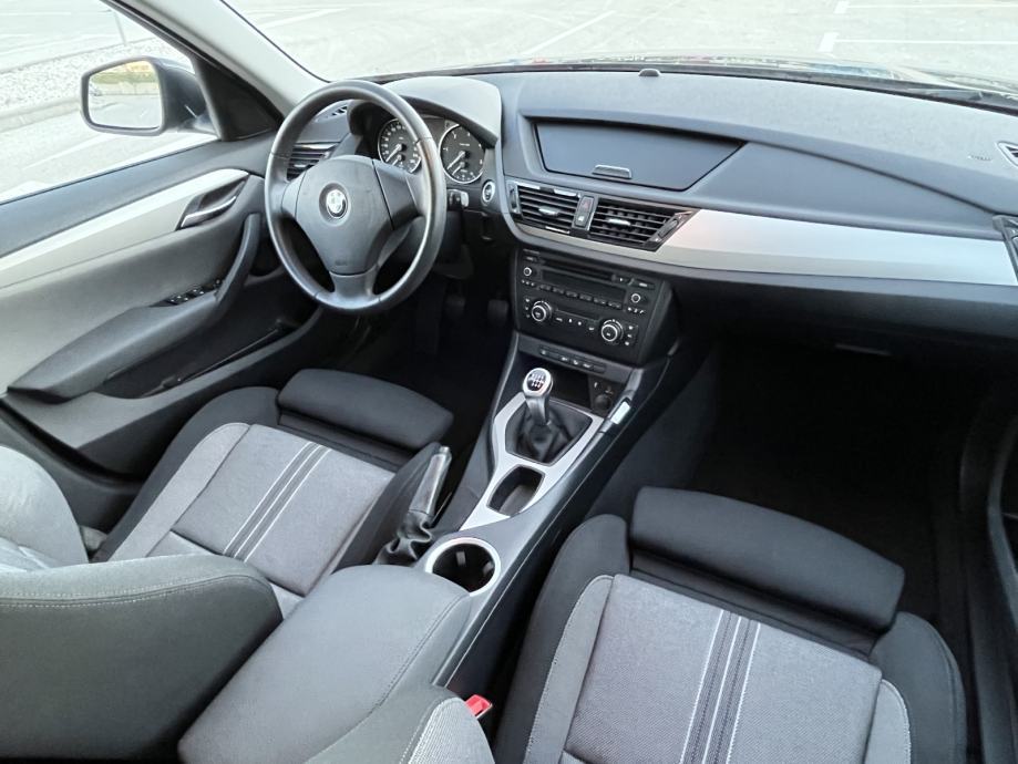 BMW X1 xDrive18d, park senzori, sport sjedala, alu 17”, fotografija 14