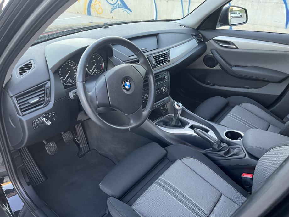 BMW X1 xDrive18d, park senzori, sport sjedala, alu 17”, fotografija 9