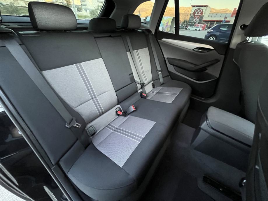 BMW X1 xDrive18d, park senzori, sport sjedala, alu 17”, fotografija 20