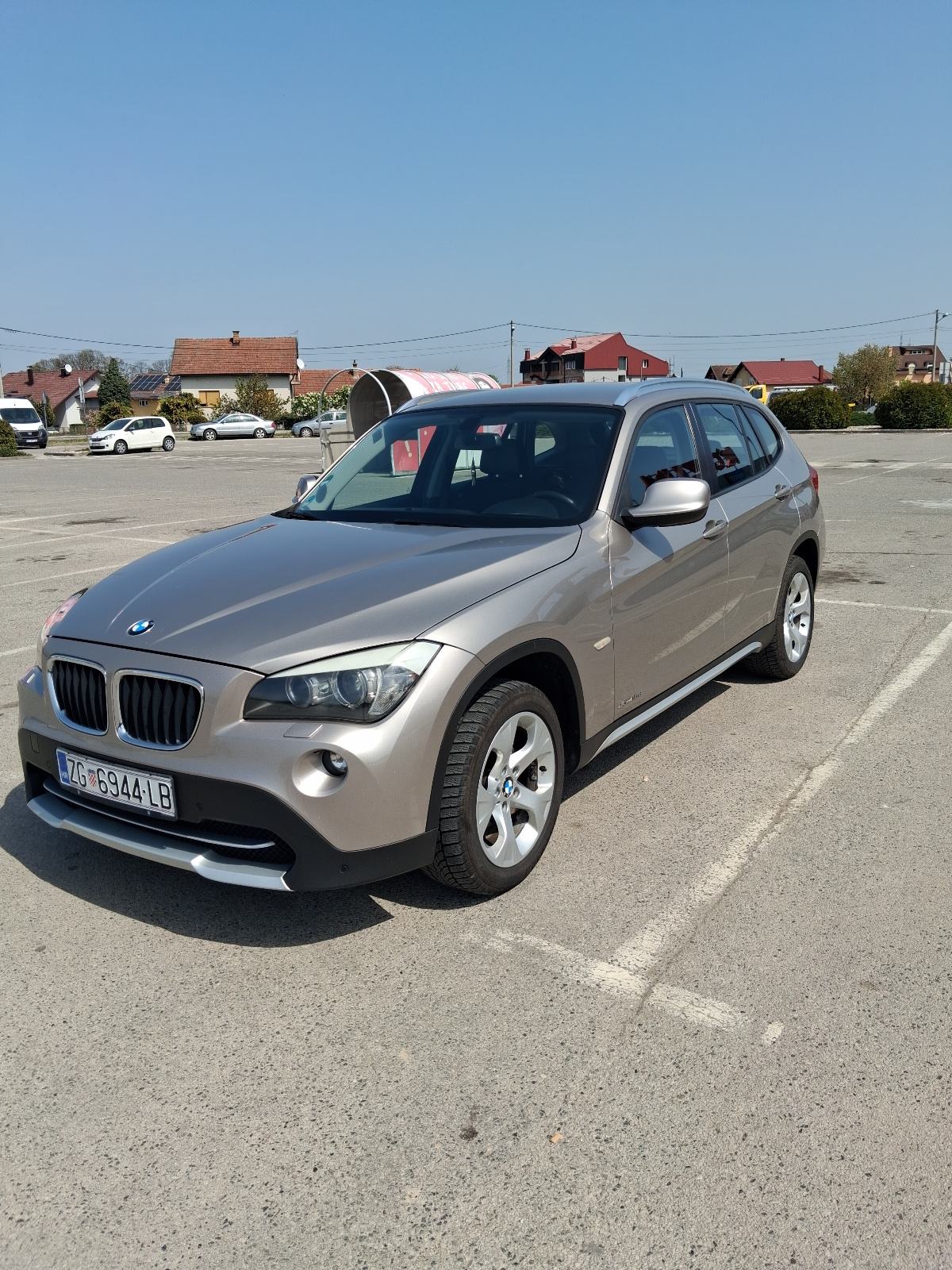 BMW X1 xDrive18d, pogled izvana - slika 1