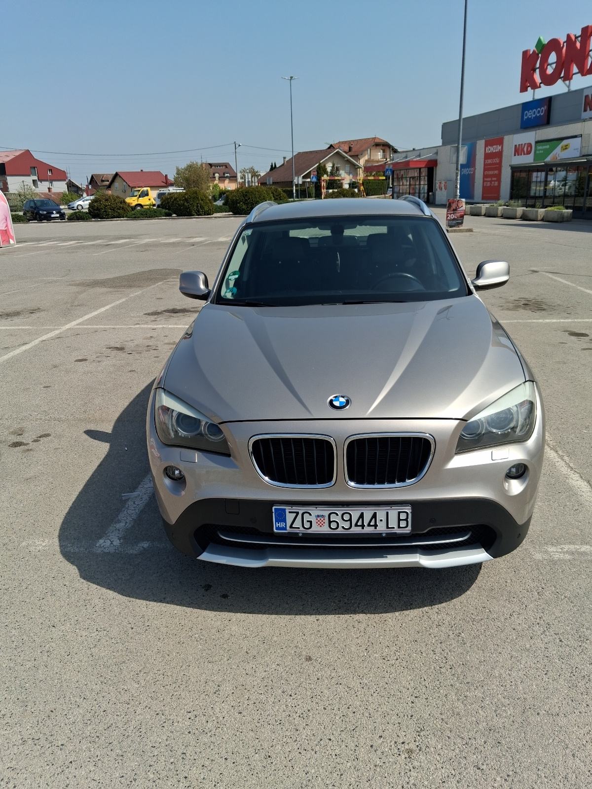 BMW X1 xDrive18d, pogled izvana - slika 2