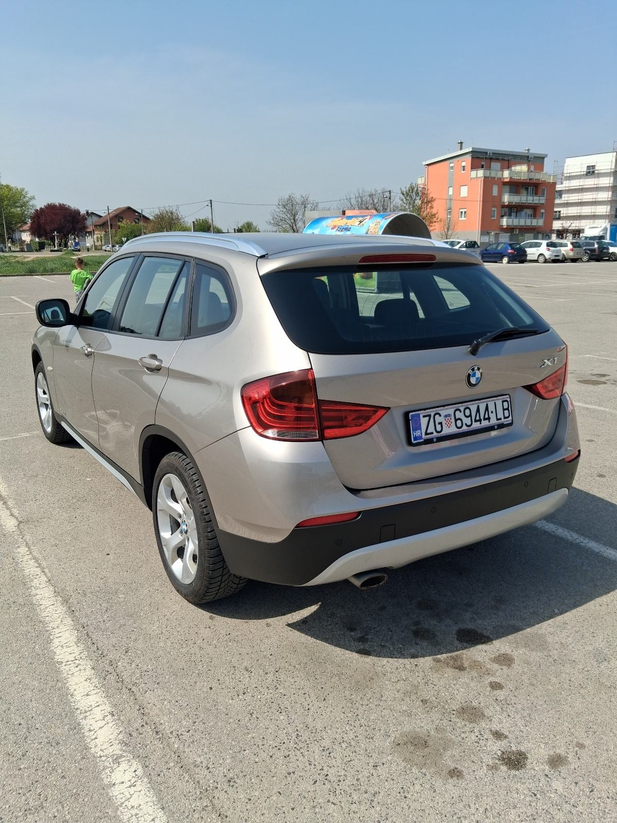 BMW X1 xDrive18d, fotografija 6