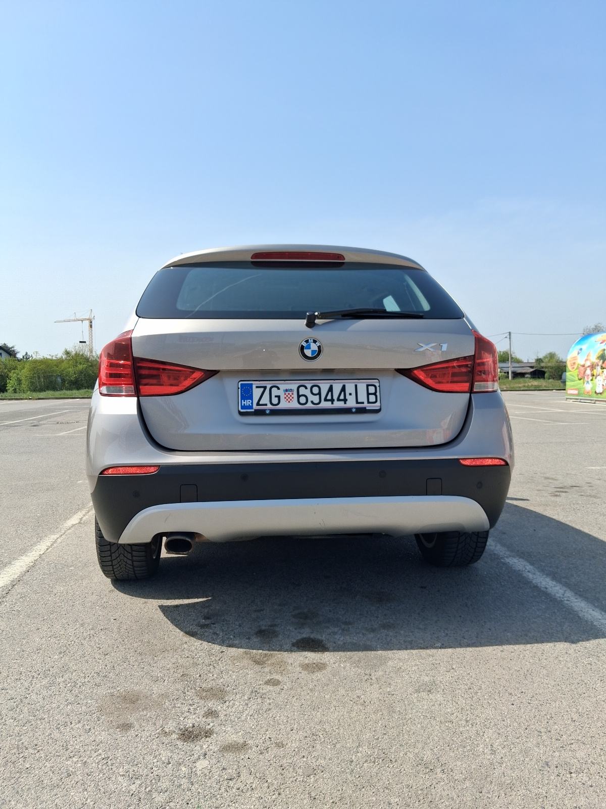 BMW X1 xDrive18d, fotografija 7