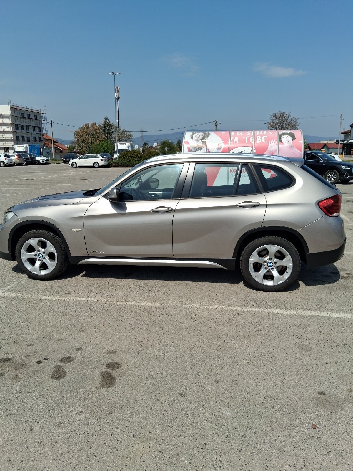 BMW X1 xDrive18d, fotografija 8