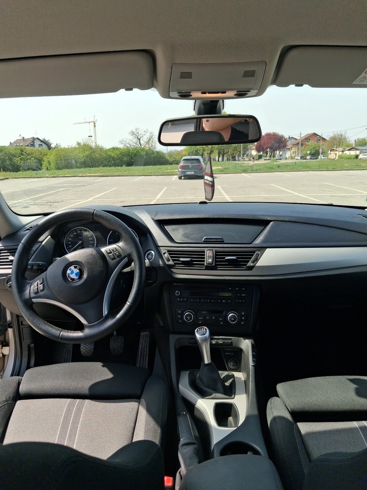 BMW X1 xDrive18d, fotografija 12