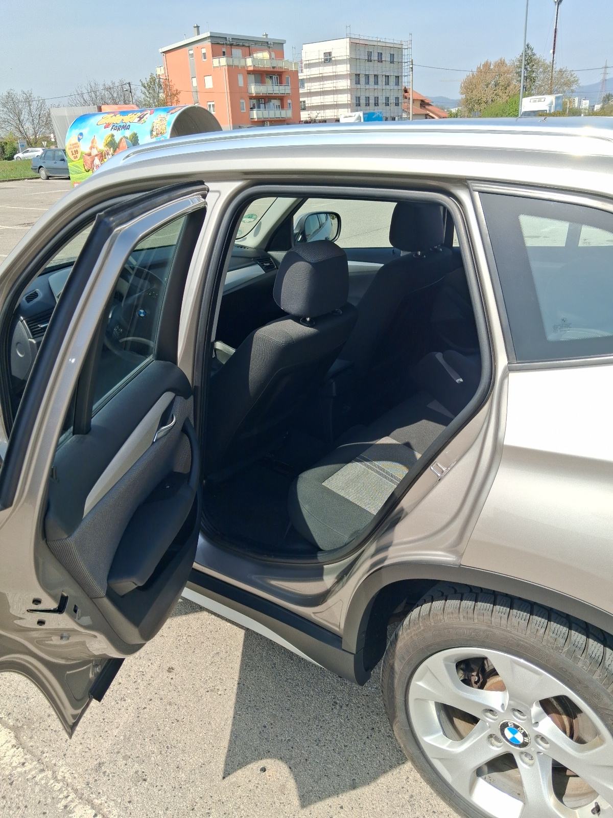 BMW X1 xDrive18d, fotografija 13