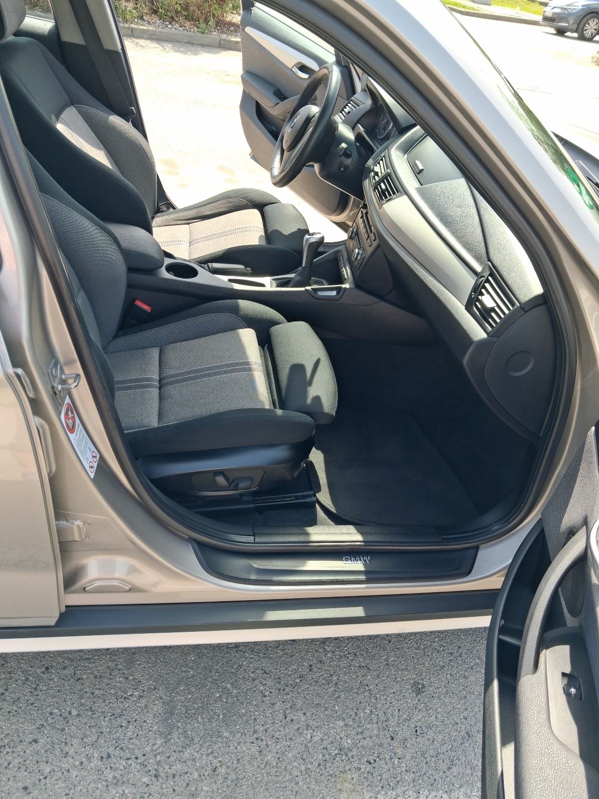 BMW X1 xDrive18d, fotografija 14