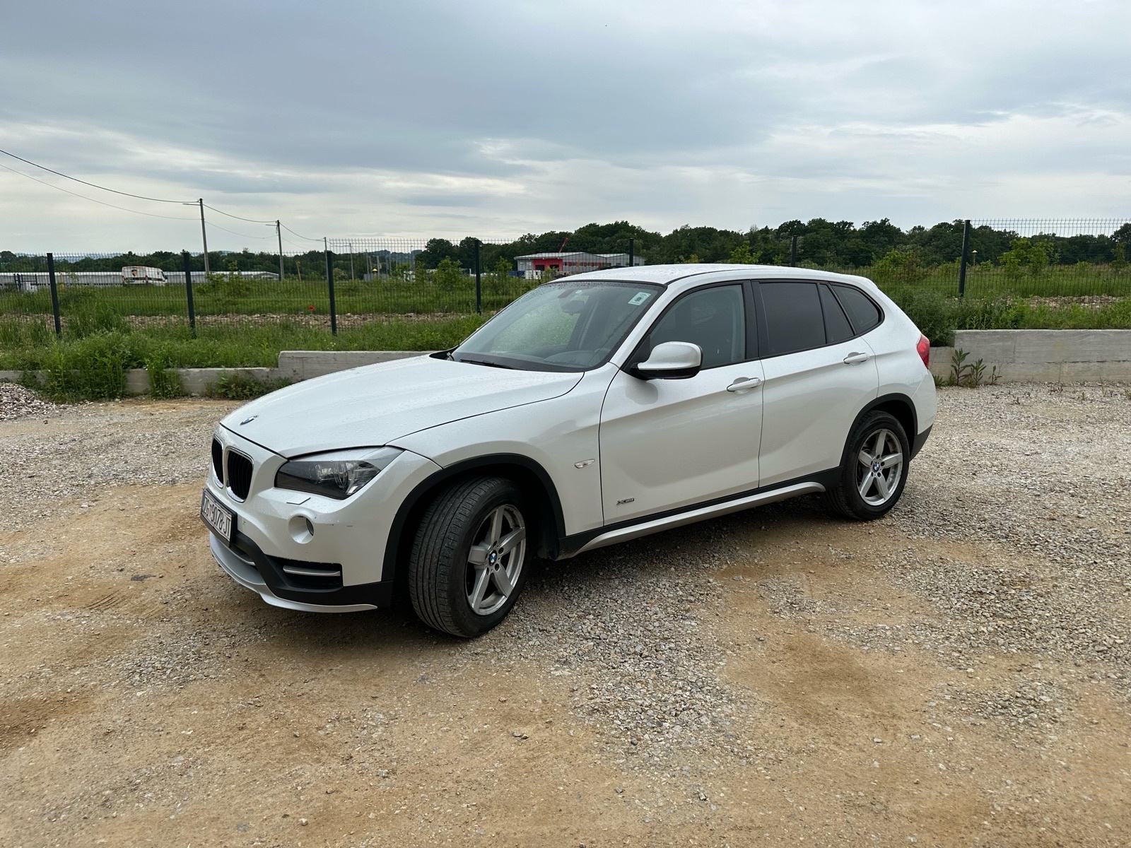 BMW X1 xDrive18d, fotografija 2
