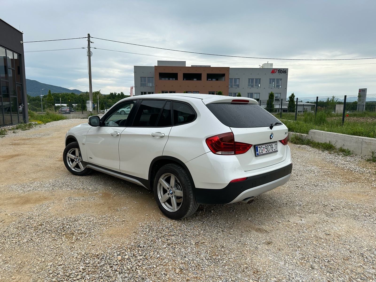 BMW X1 xDrive18d, fotografija 3