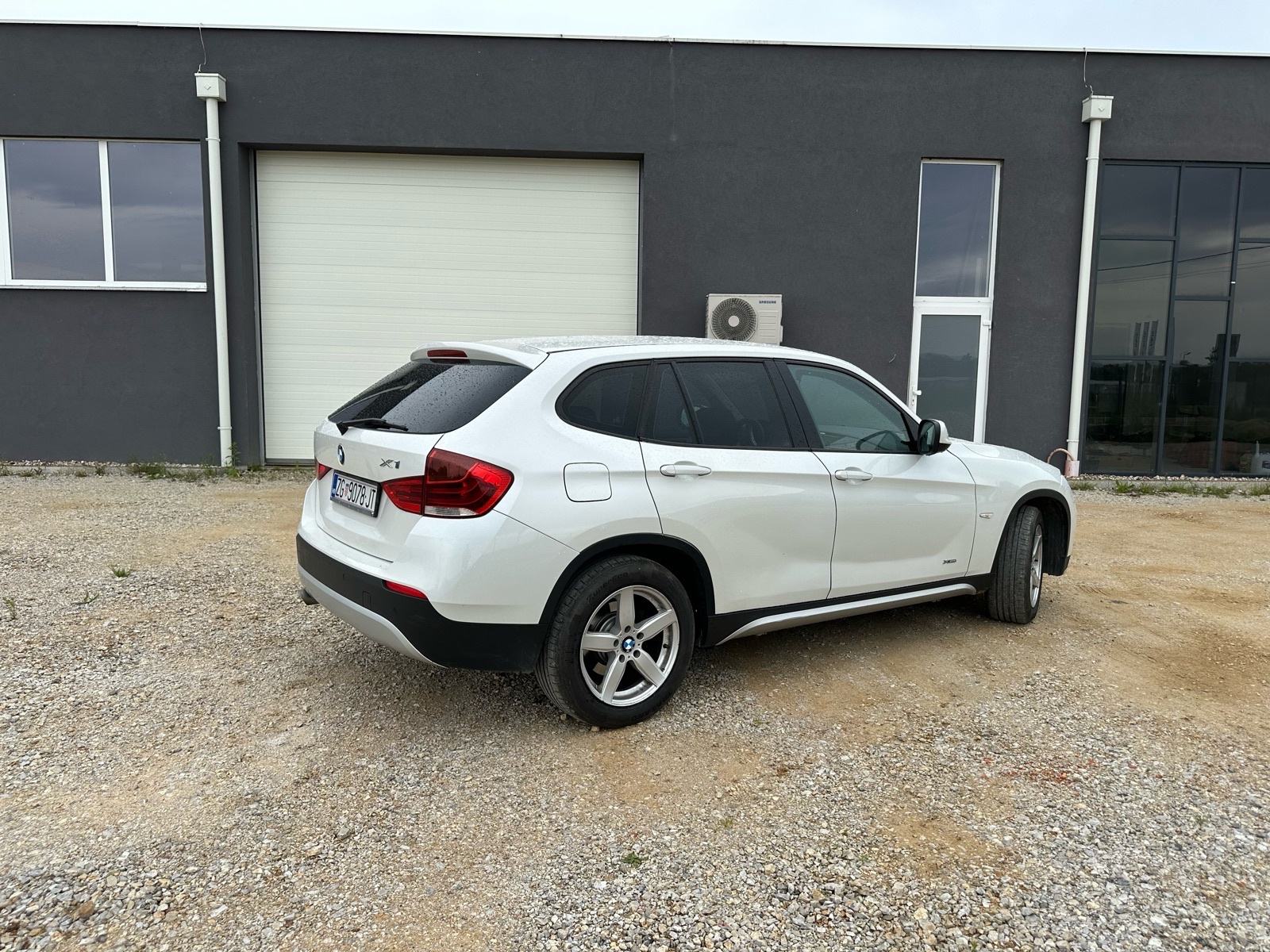 BMW X1 xDrive18d, fotografija 4