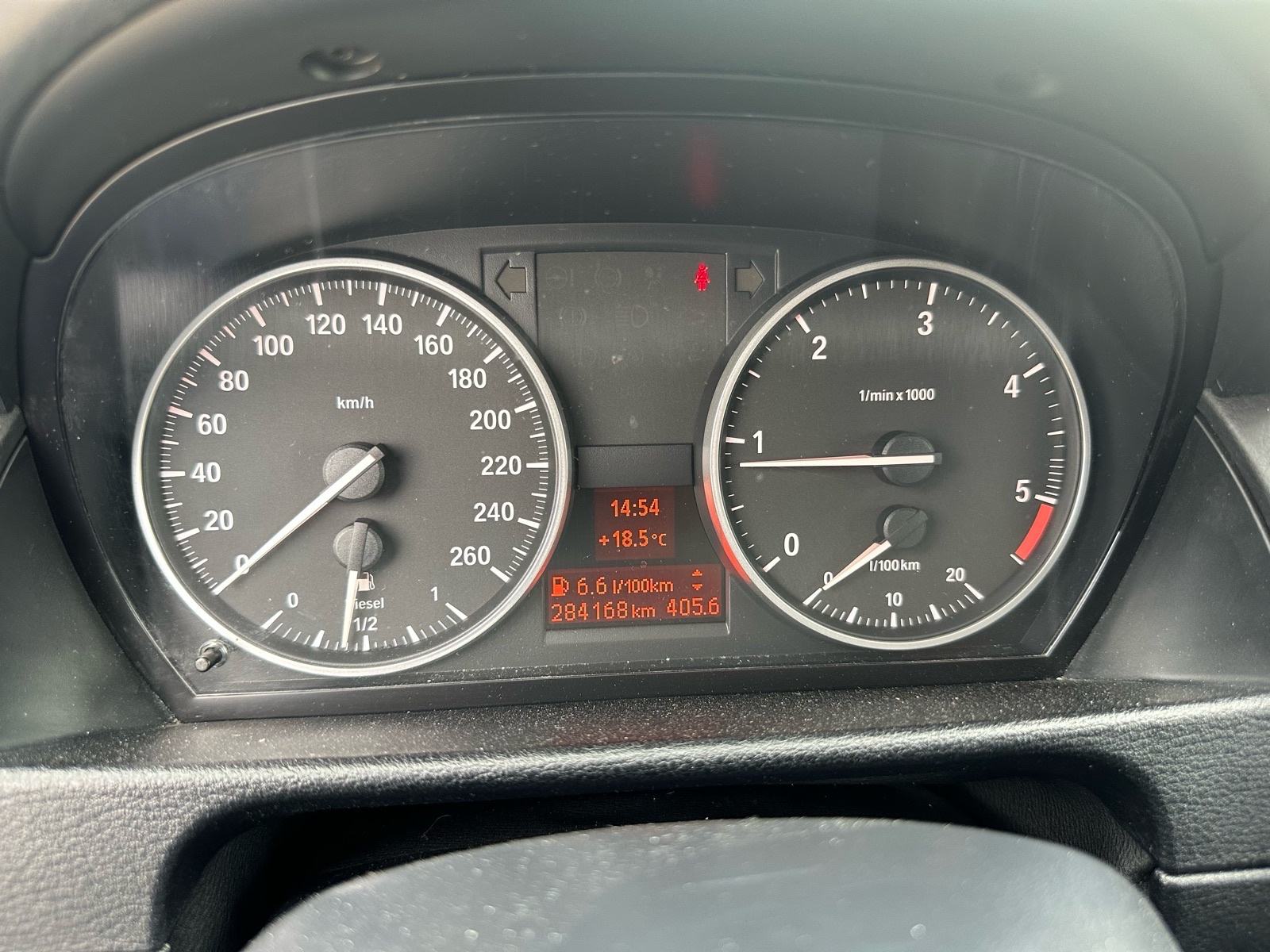 BMW X1 xDrive18d, fotografija 6