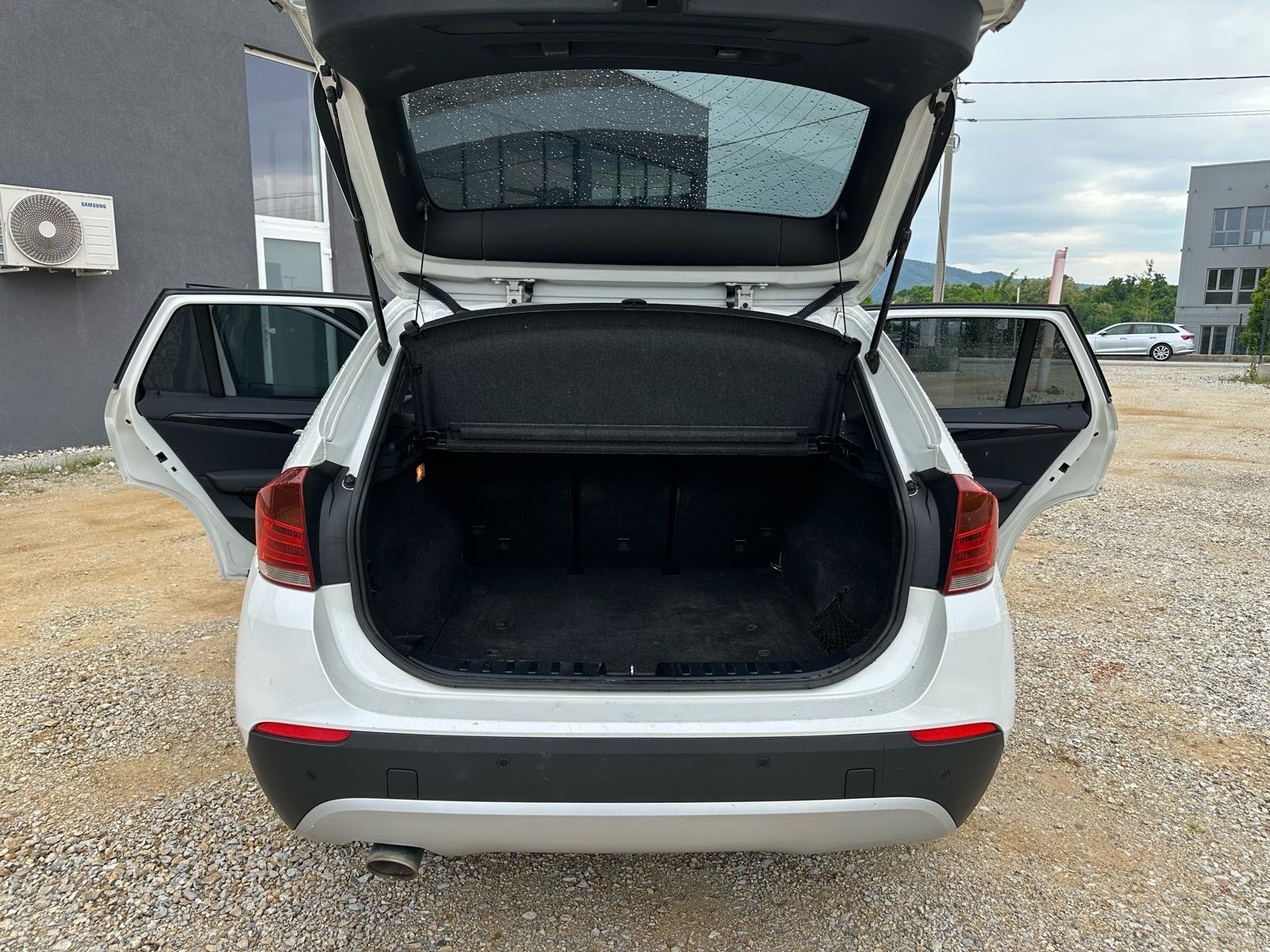 BMW X1 xDrive18d, fotografija 9