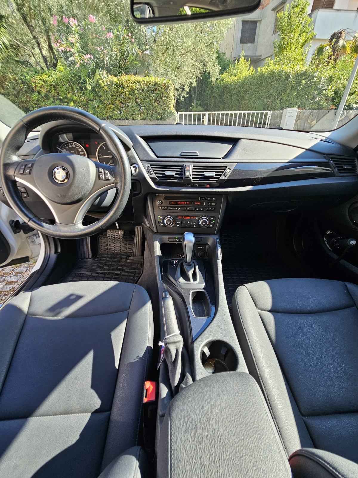 BMW X1 xDrive 18d, fotografija 9