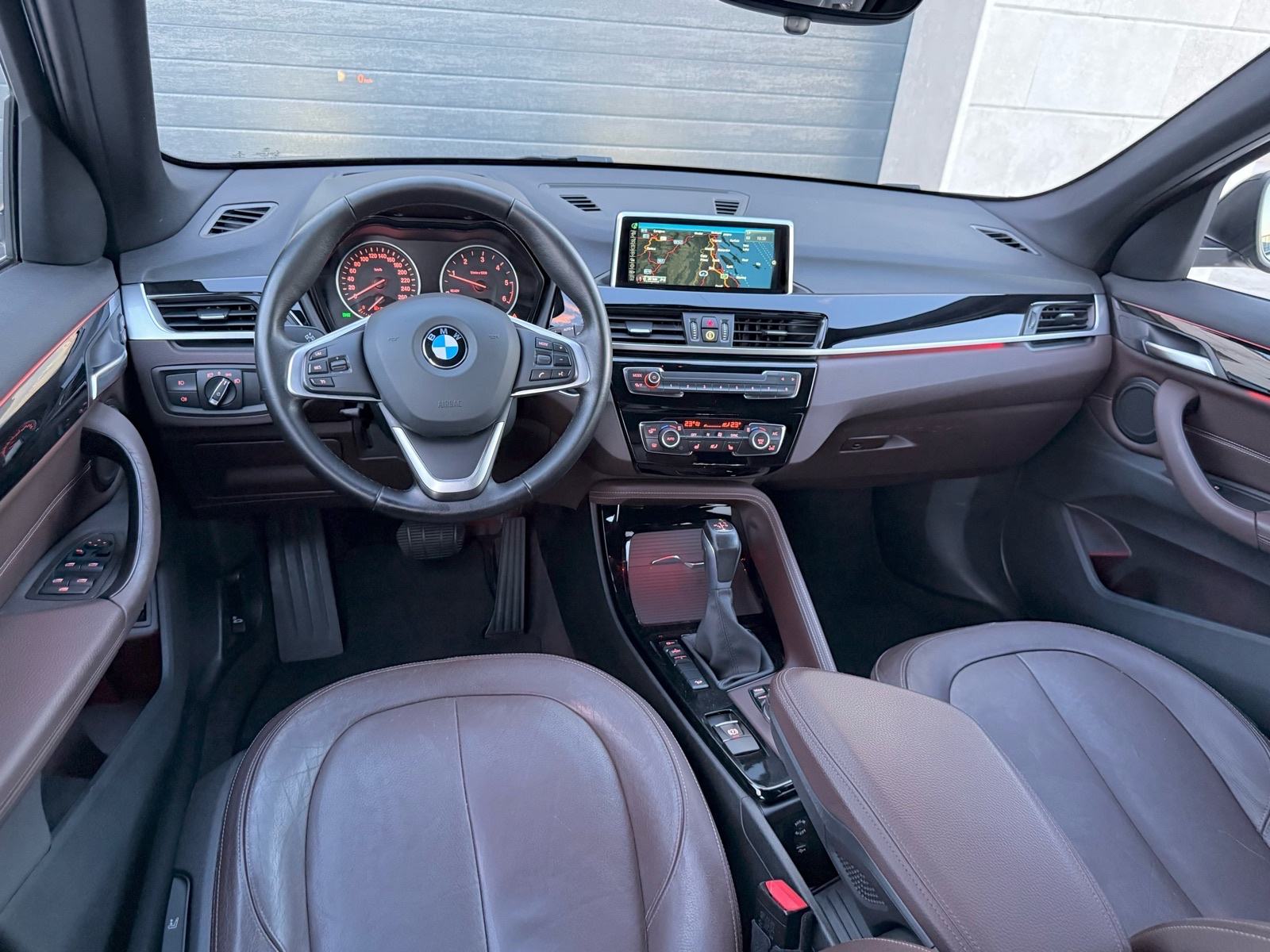 BMW X1 xDrive18d - X LINE Aut. - Head up- Xenon led - NBT navi-, fotografija 4
