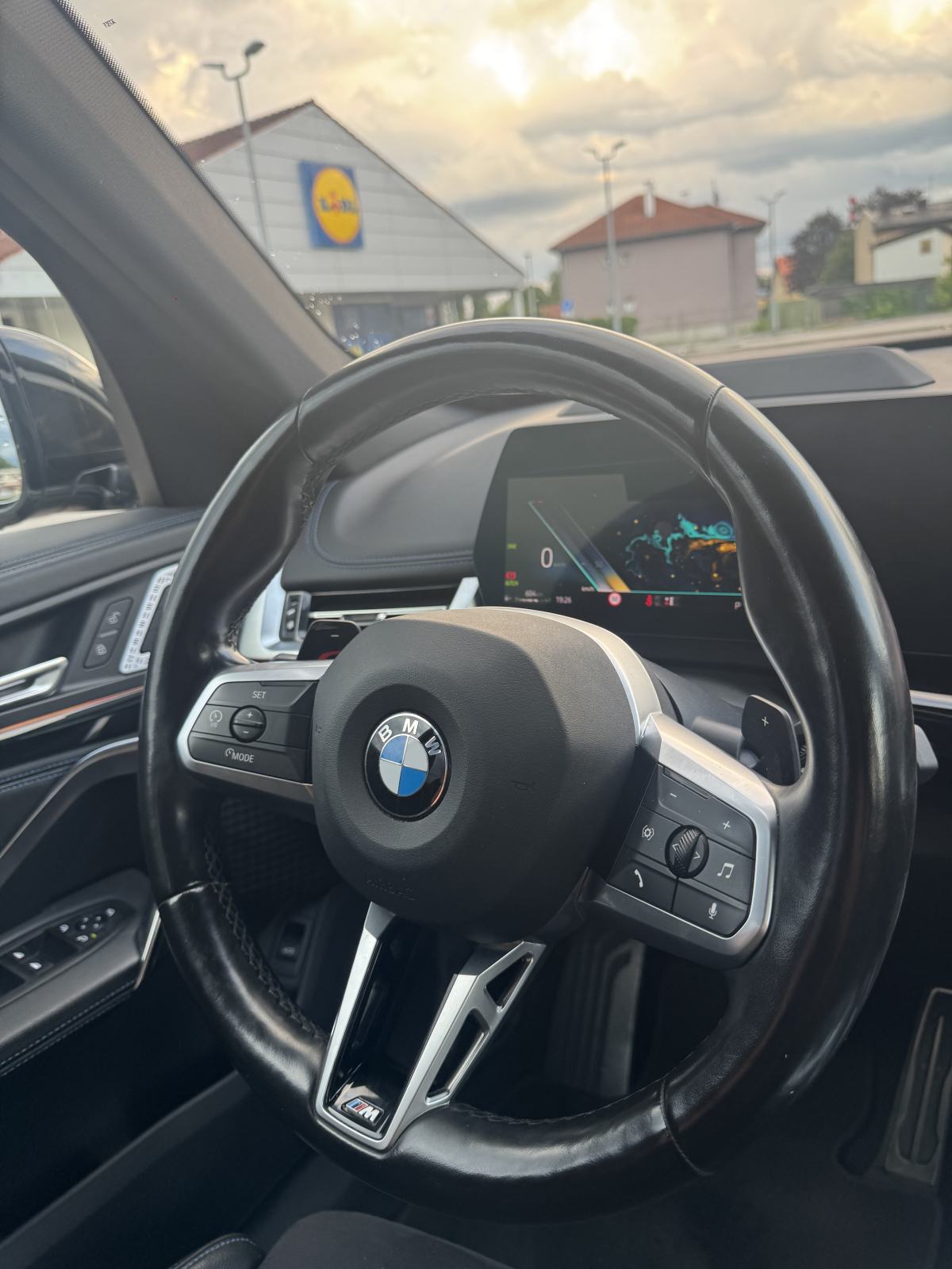 BMW X1 xDrive20d M sport paket, panorama, head up, harman kardon, fotografija 9
