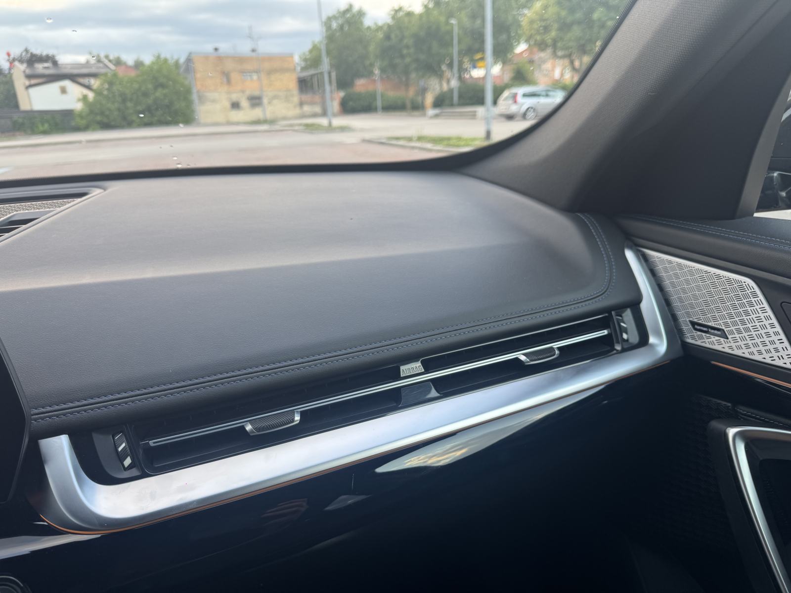 BMW X1 xDrive20d M sport paket, panorama, head up, harman kardon, fotografija 10