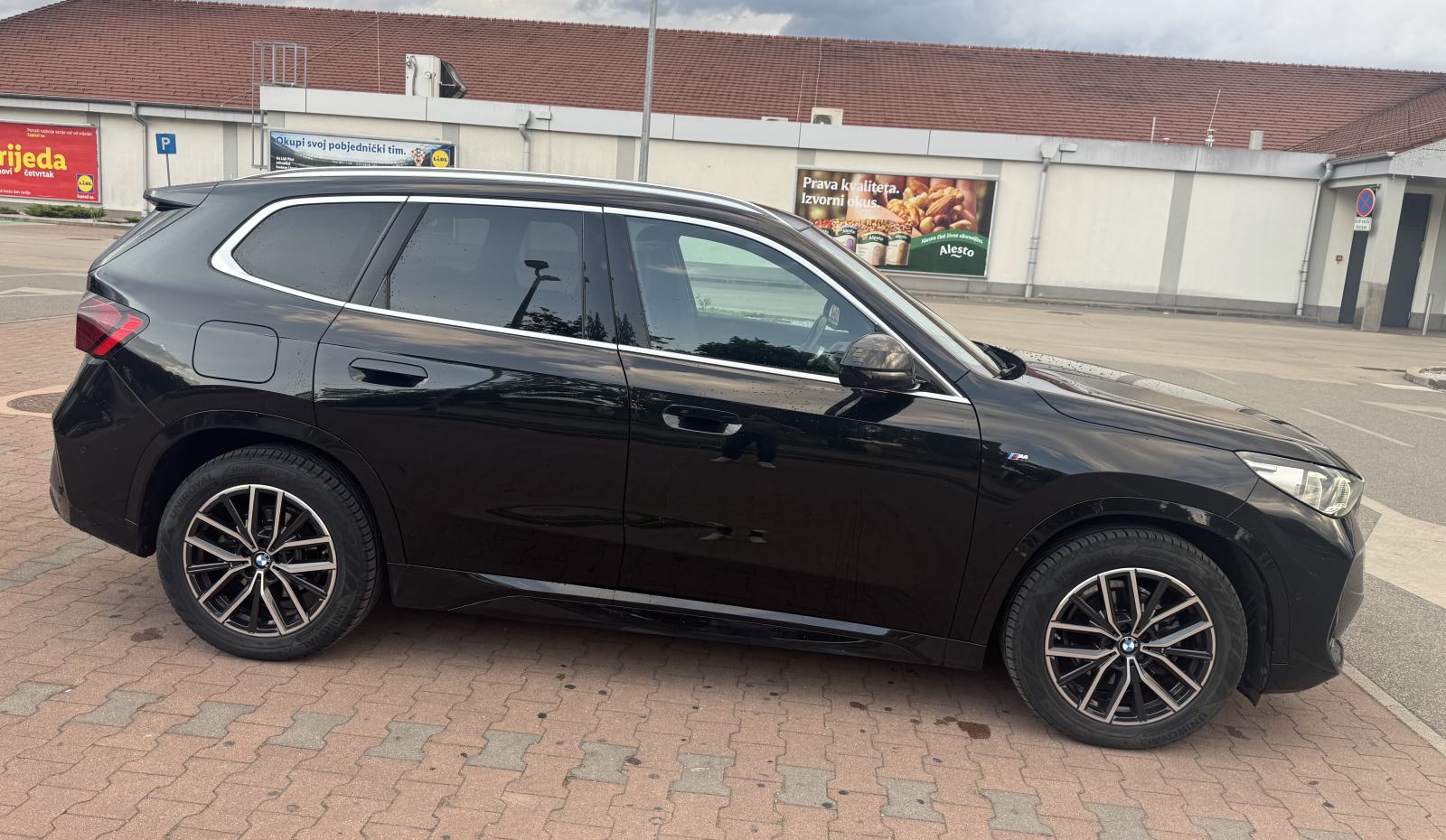 BMW X1 xDrive20d M sport paket, panorama, head up, harman kardon, fotografija 13