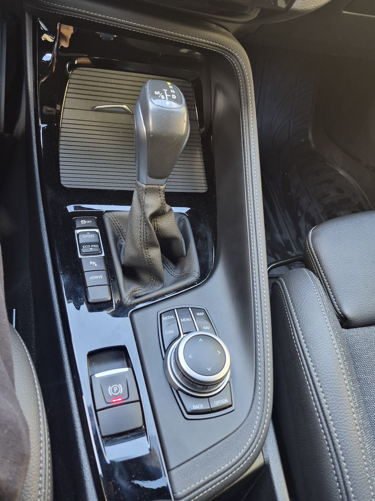 BMW X1 xDrive25e m-sport automatic, fotografija 16