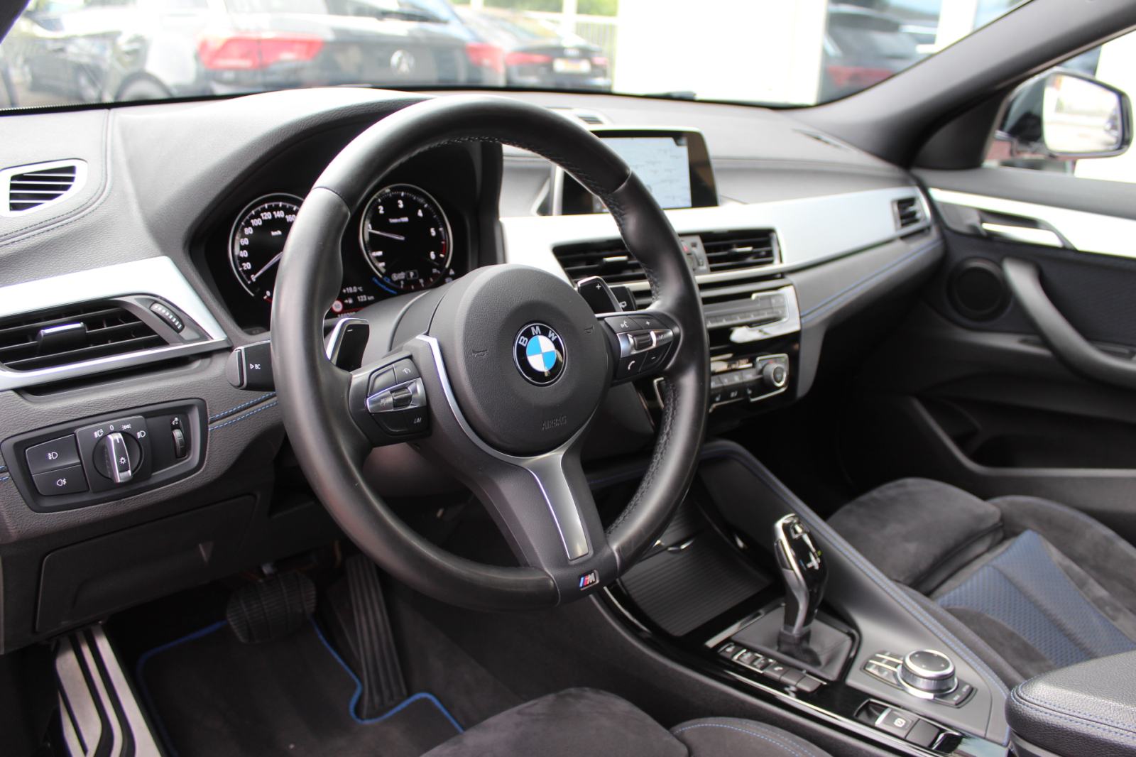 BMW X2 18d AUTOMATIK, M-PAKET, NAVIGACIJA, LED, KOŽA, ALU 17, ITD..., fotografija 11