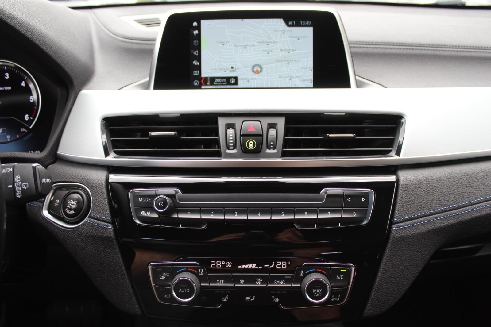 BMW X2 18d AUTOMATIK, M-PAKET, NAVIGACIJA, LED, KOŽA, ALU 17, ITD..., fotografija 12