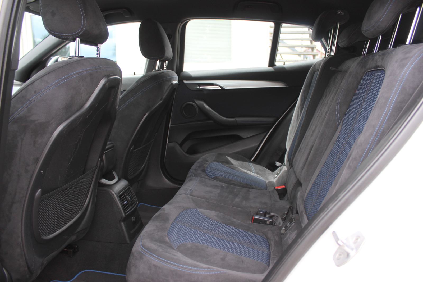 BMW X2 18d AUTOMATIK, M-PAKET, NAVIGACIJA, LED, KOŽA, ALU 17, ITD..., fotografija 9