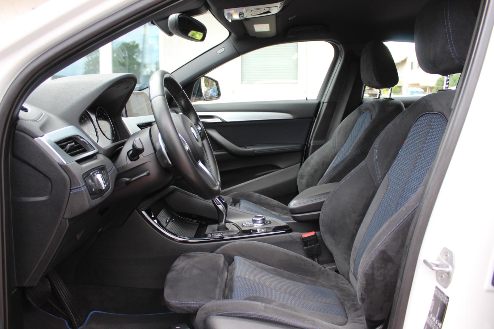 BMW X2 18d AUTOMATIK, M-PAKET, NAVIGACIJA, LED, KOŽA, ALU 17, ITD..., fotografija 8