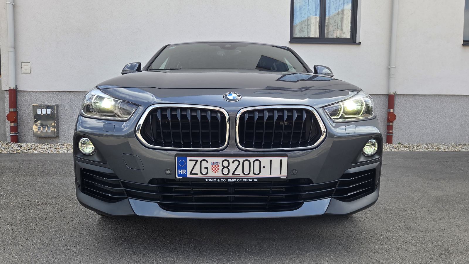 BMW X2 18i benzin automatik M felge i unutrasnjost kamera LED Keyless, fotografija 3