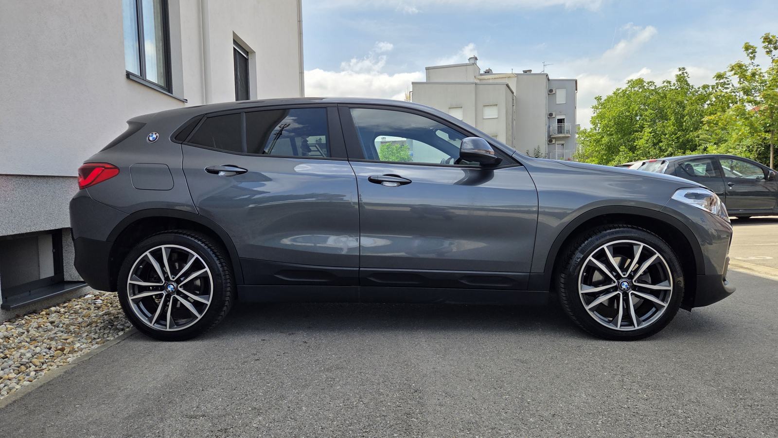 BMW X2 18i benzin automatik M felge i unutrasnjost kamera LED Keyless, fotografija 4