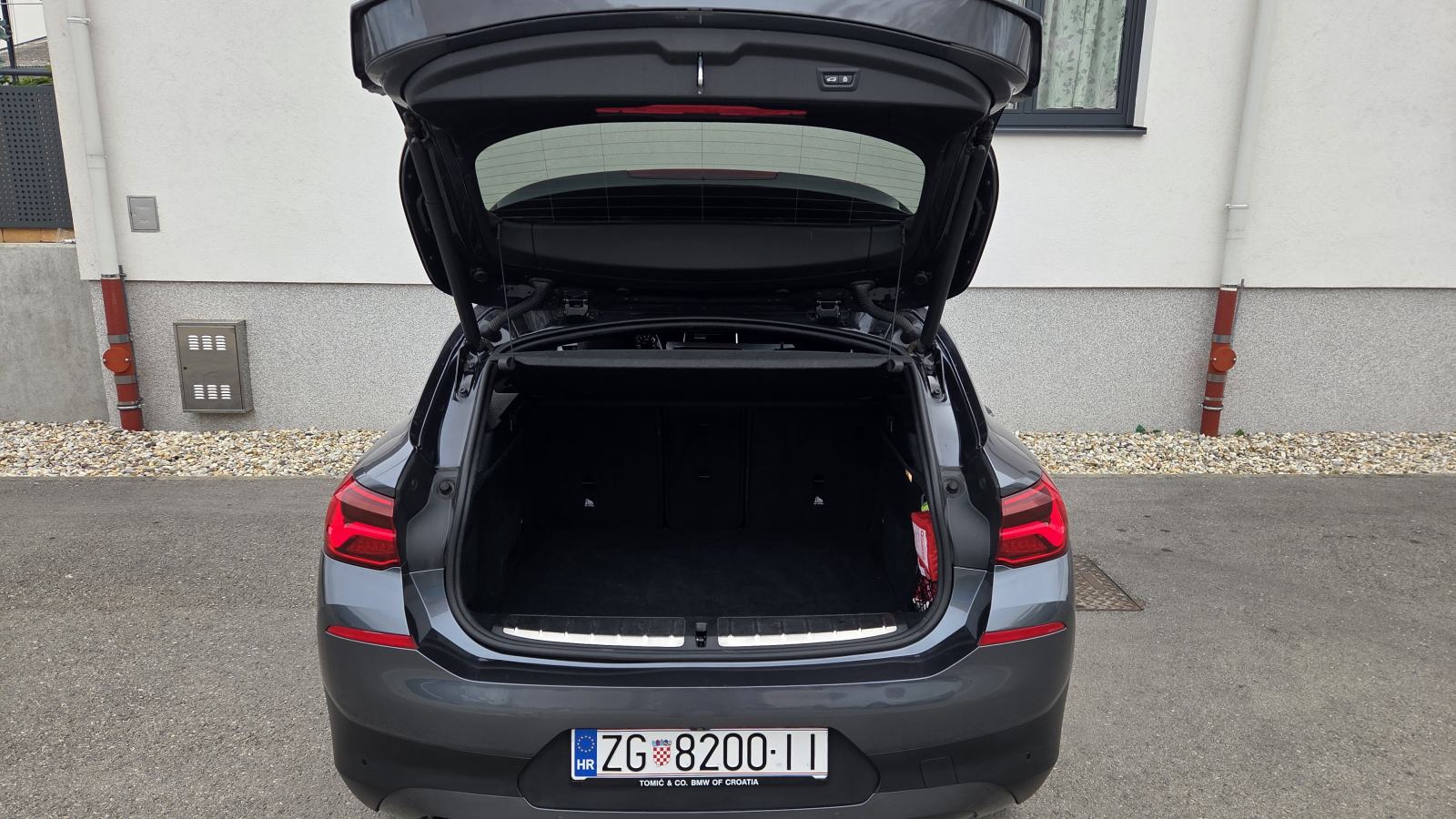 BMW X2 18i benzin automatik M felge i unutrasnjost kamera LED Keyless, fotografija 6