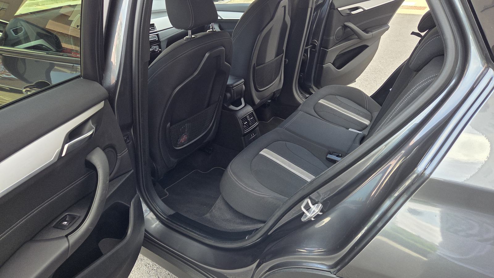 BMW X2 18i benzin automatik M felge i unutrasnjost kamera LED Keyless, fotografija 10