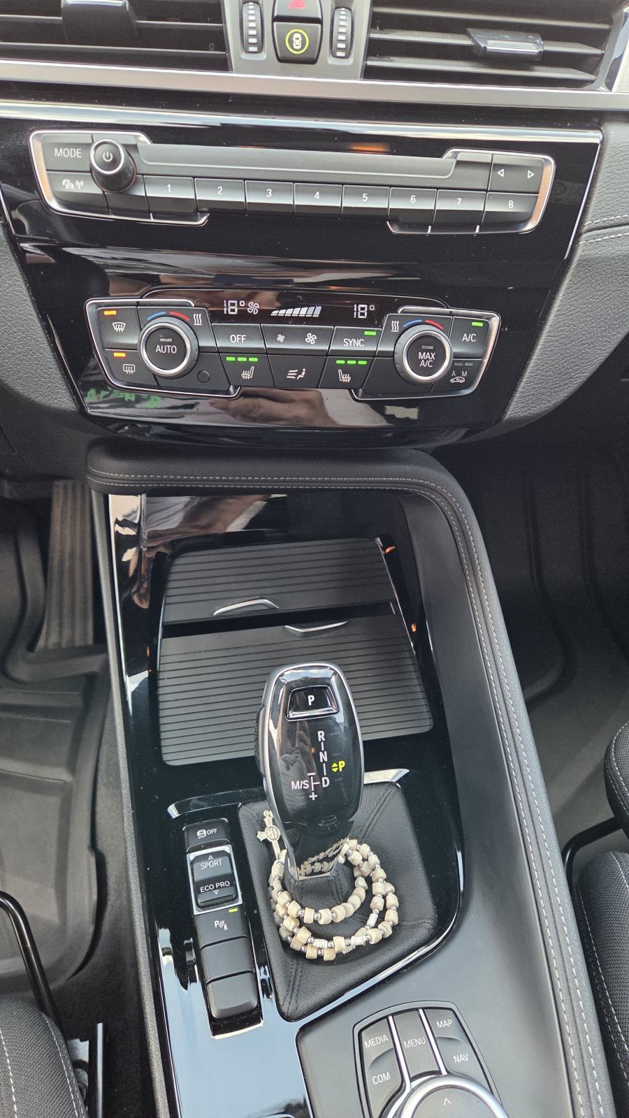 BMW X2 18i benzin automatik M felge i unutrasnjost kamera LED Keyless, fotografija 12