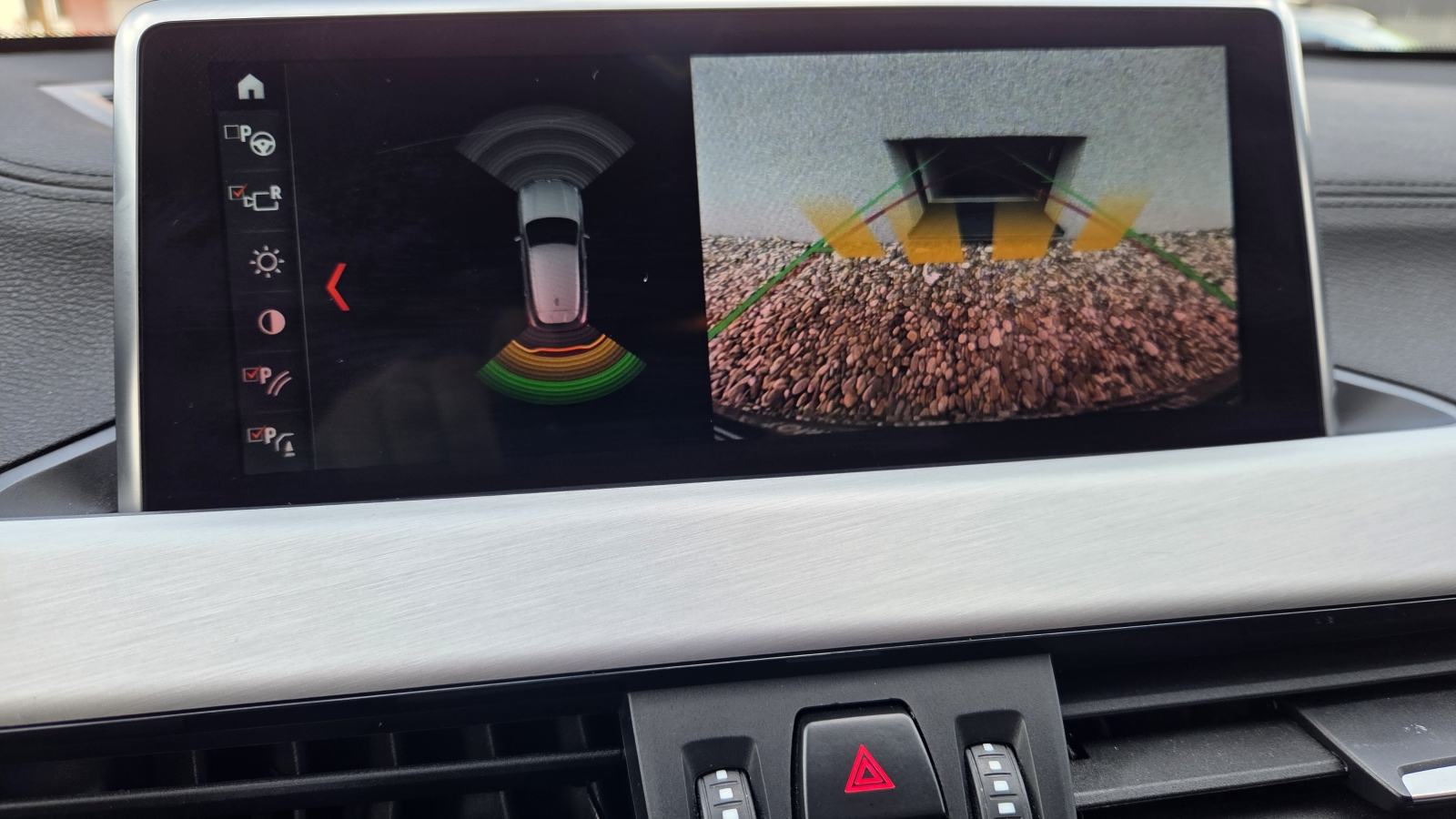 BMW X2 18i benzin automatik M felge i unutrasnjost kamera LED Keyless, fotografija 17