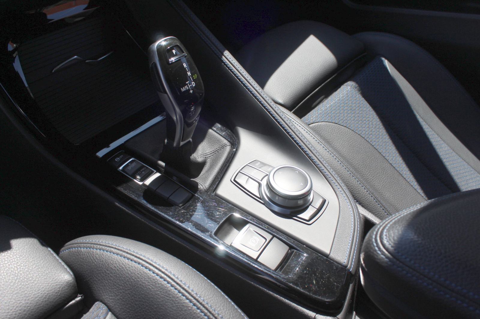 BMW X2 20d AUTOMATIK, M-PAKET, NAVI, LED, KOŽA, ALU 19", GARANCIJA., fotografija 13