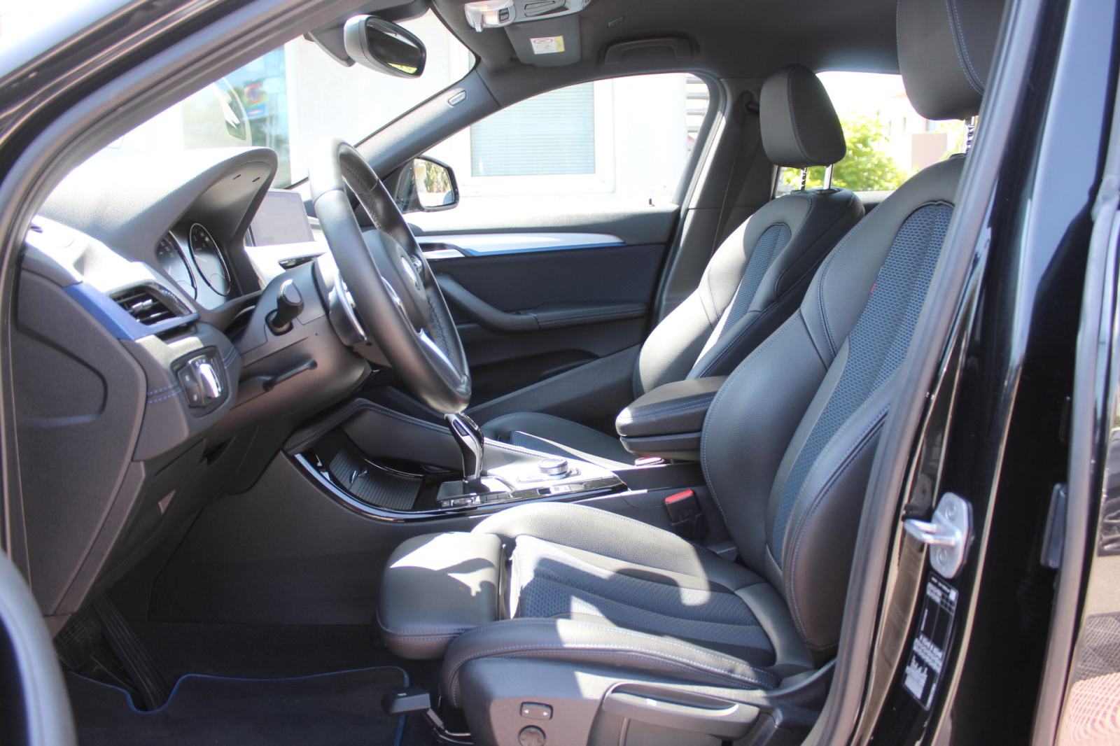 BMW X2 20d AUTOMATIK, M-PAKET, NAVI, LED, KOŽA, ALU 19", GARANCIJA., fotografija 8