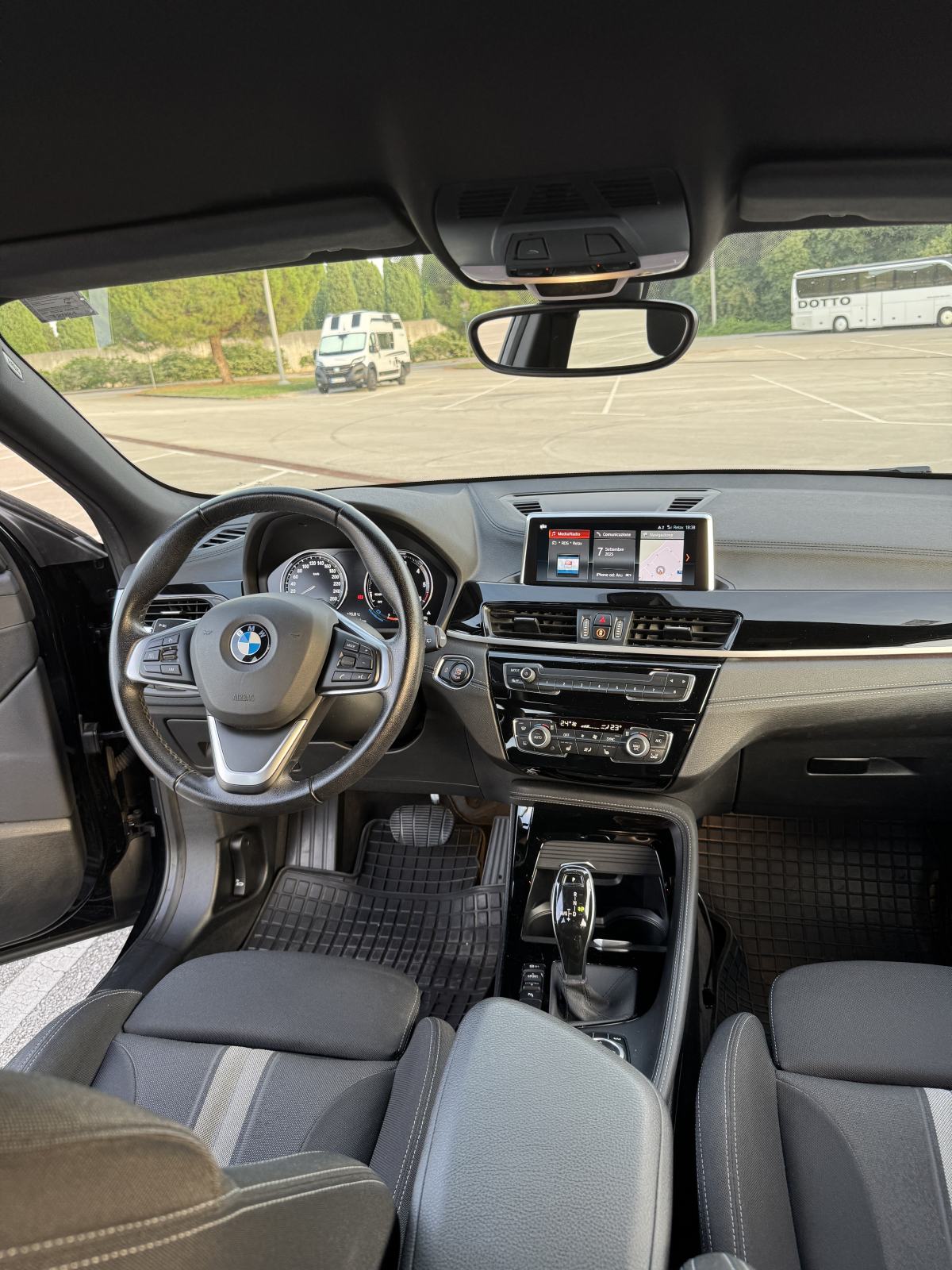 BMW X2 sDrive18d Automatik, Key less, Led, Grijana sjedala, fotografija 15