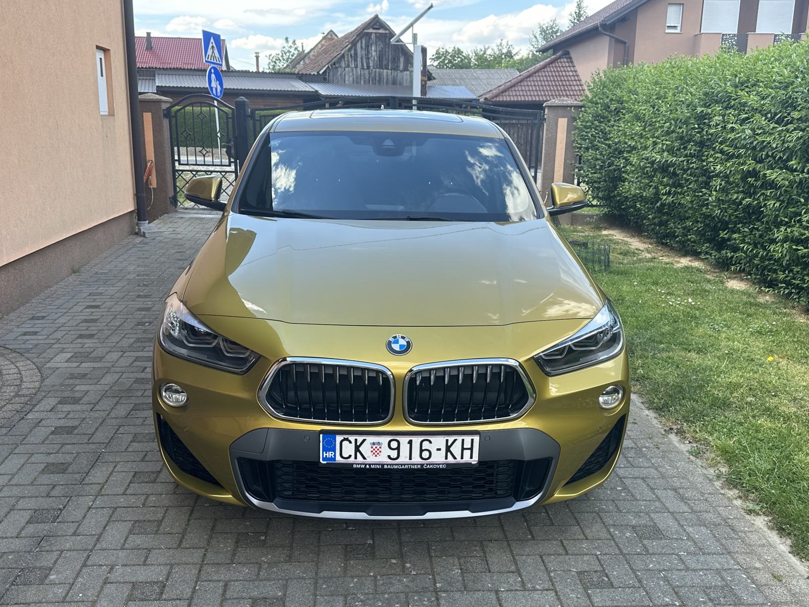 BMW X2 sDrive18d M PAKET, AUTOMATIK, PANORAMA, pogled izvana - slika 2