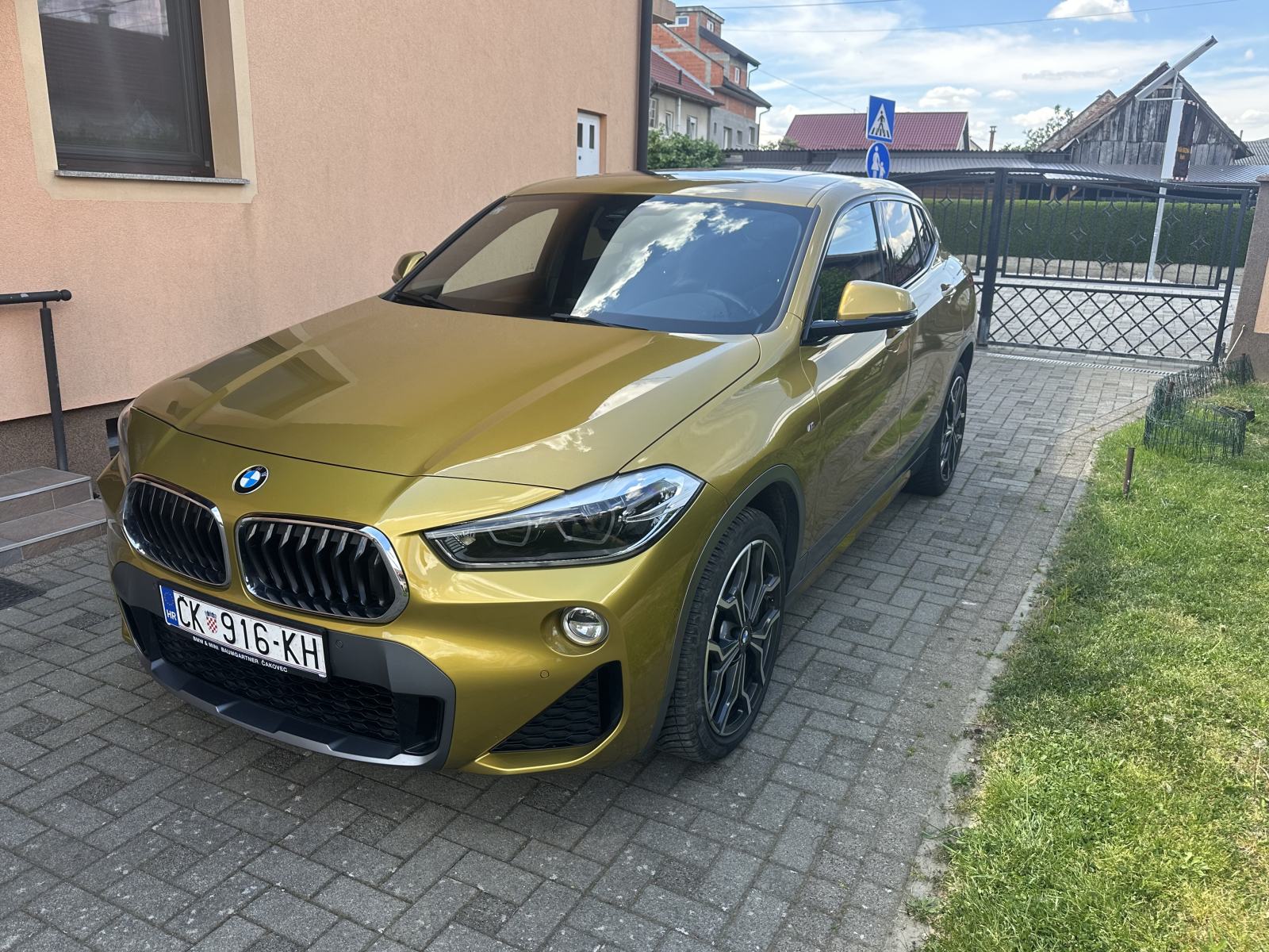 BMW X2 sDrive18d M PAKET, AUTOMATIK, PANORAMA, pogled izvana - slika 3
