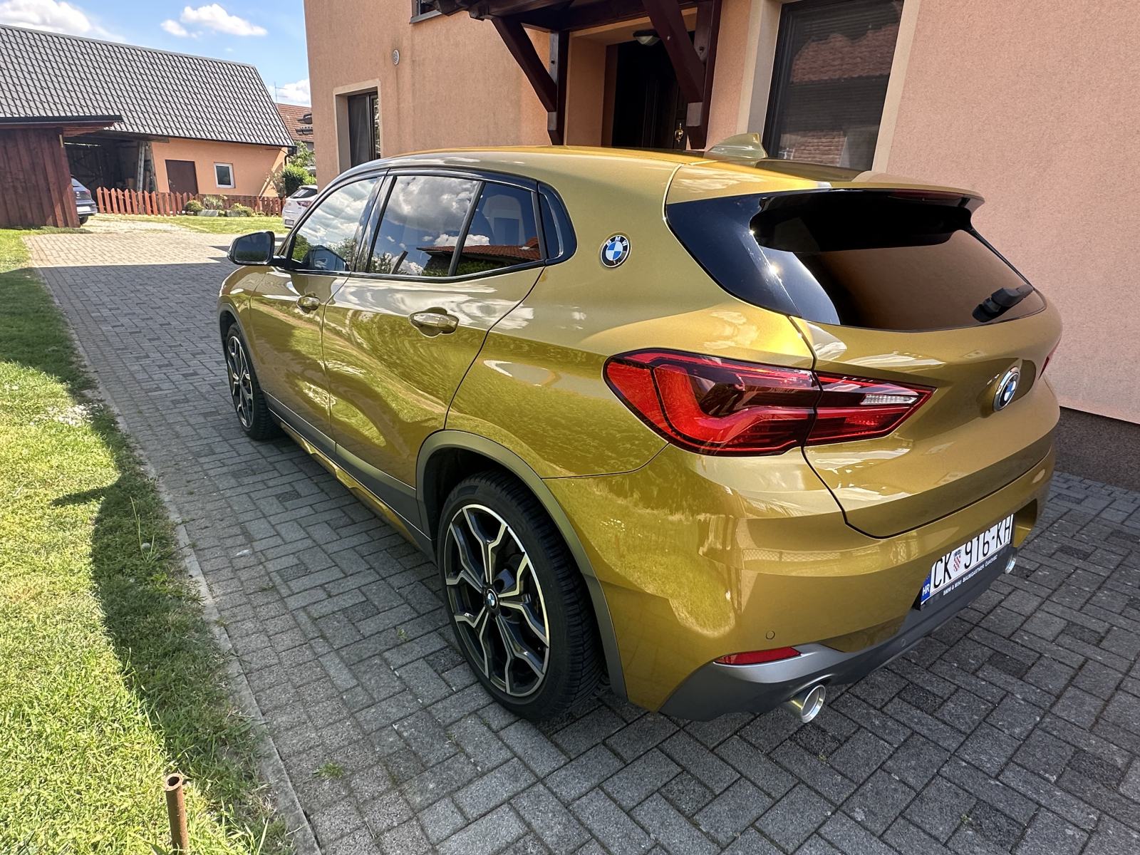 BMW X2 sDrive18d M PAKET, AUTOMATIK, PANORAMA, fotografija 6