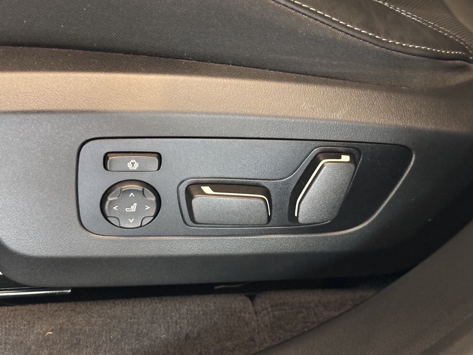 BMW X3 xDrive20d M-SPORT Pro - alu 21', vent.sjedala, pano, kamera 360, fotografija 17