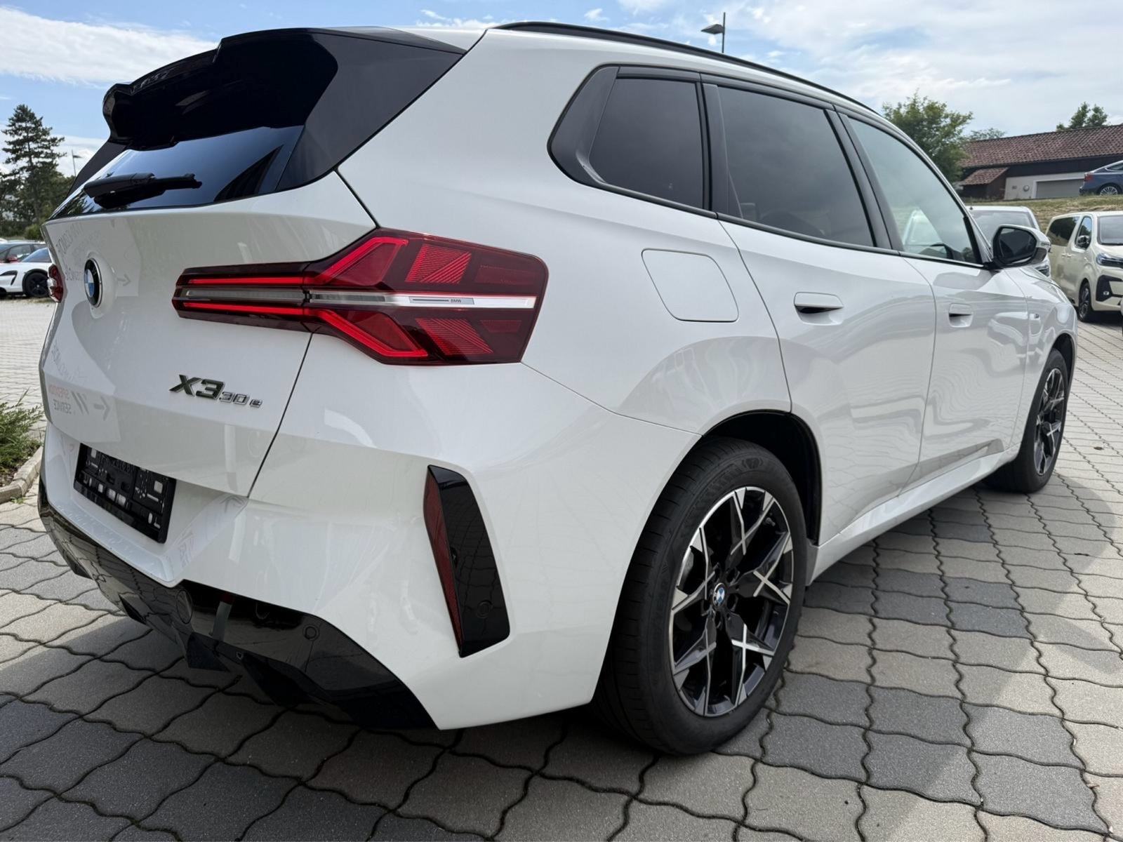BMW X3 xDrive30e, M paket, Icon glow, U pdvu, pogled izvana - slika 2