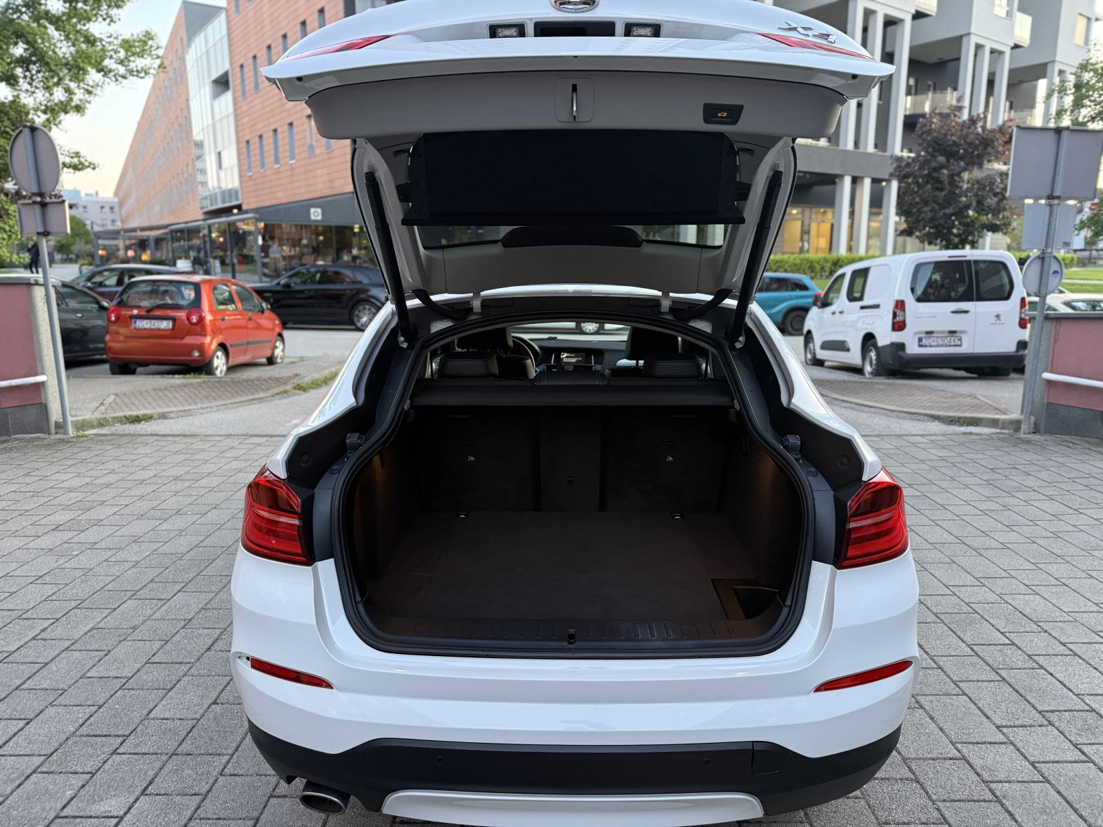 BMW X4 20d XDRIVE / REG 04/27 AUTOMATIK / BIXENON / MF VOLAN / 140KW, fotografija 8