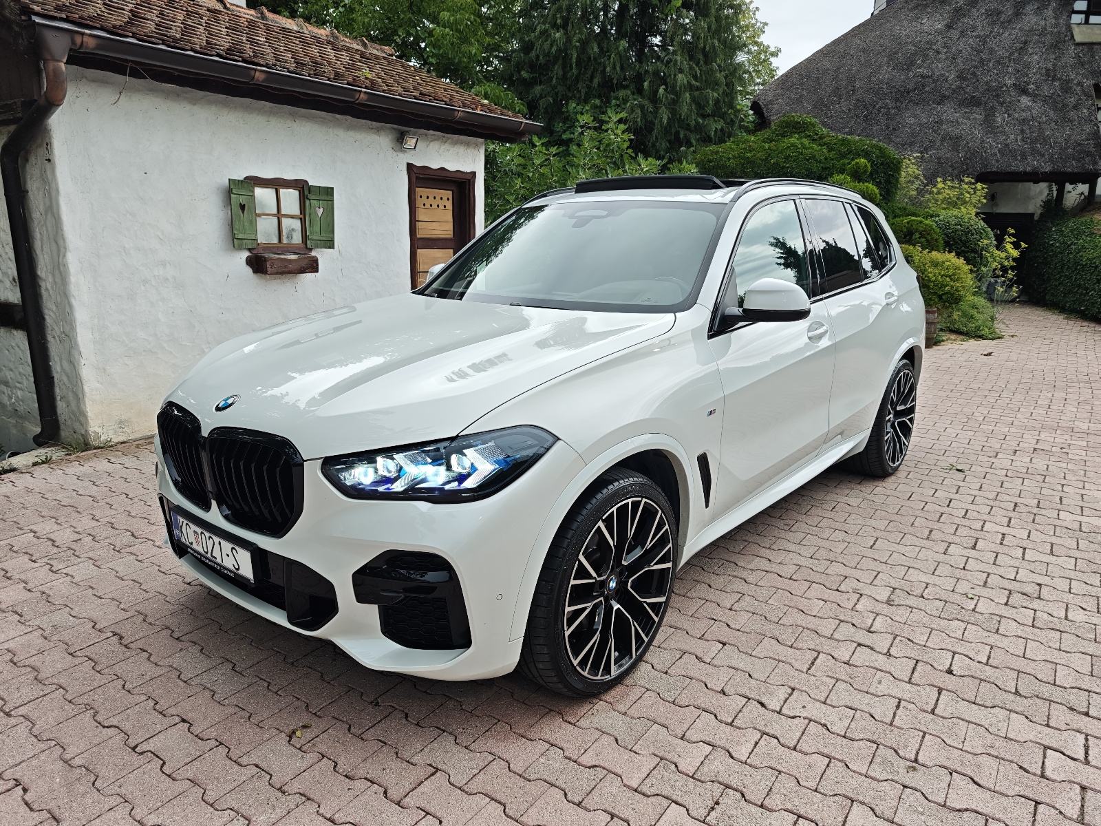 BMW X5 30d xDrive /// M paket, Panorama, Kamera, Memorija sjedala, fotografija 2