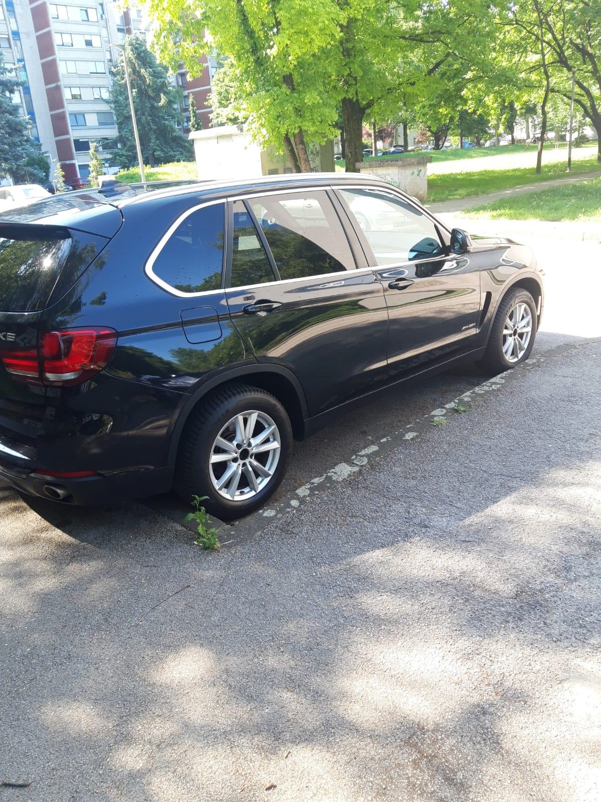 BMW X5 30xd,2015g.full oprema,izvrsno stanje, nove gume, fotografija 10