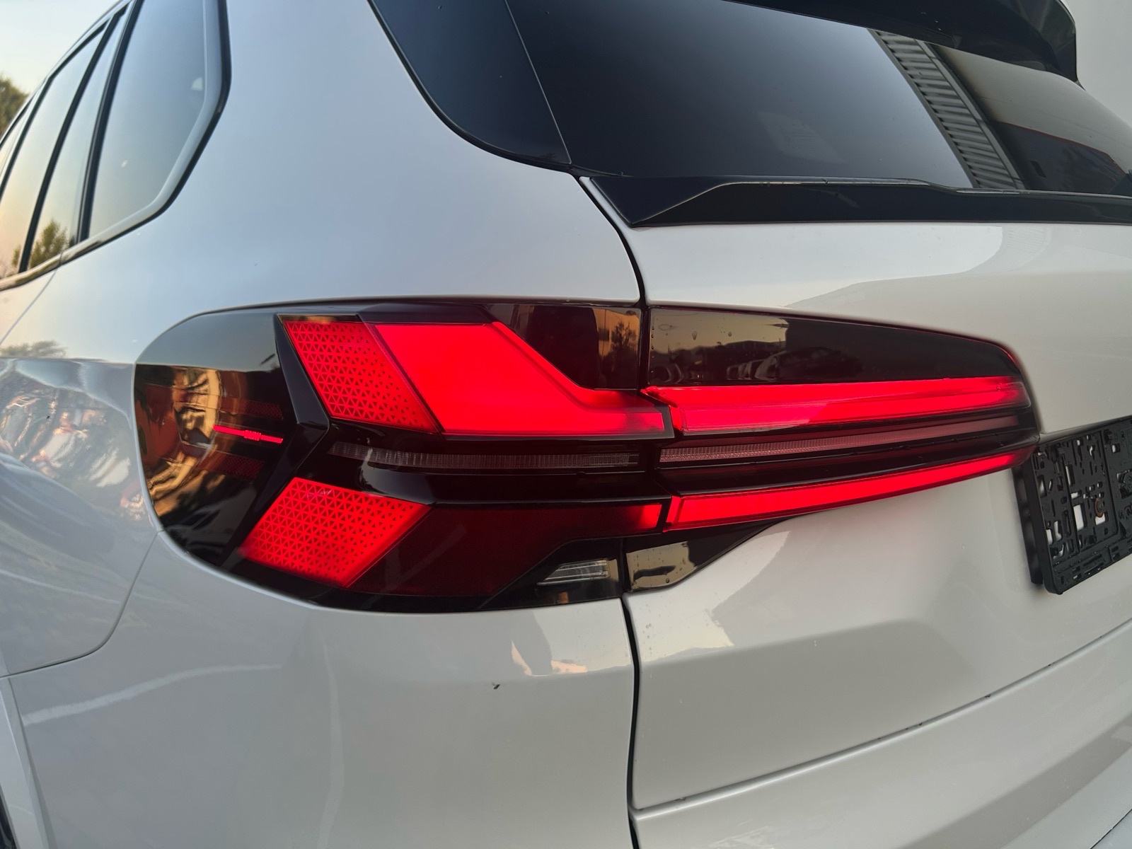 BMW X5 45e•PANO•MEMO•HUD•LASER•INDIVIDUAL•KOŽA•H&K•FULL!!, fotografija 10