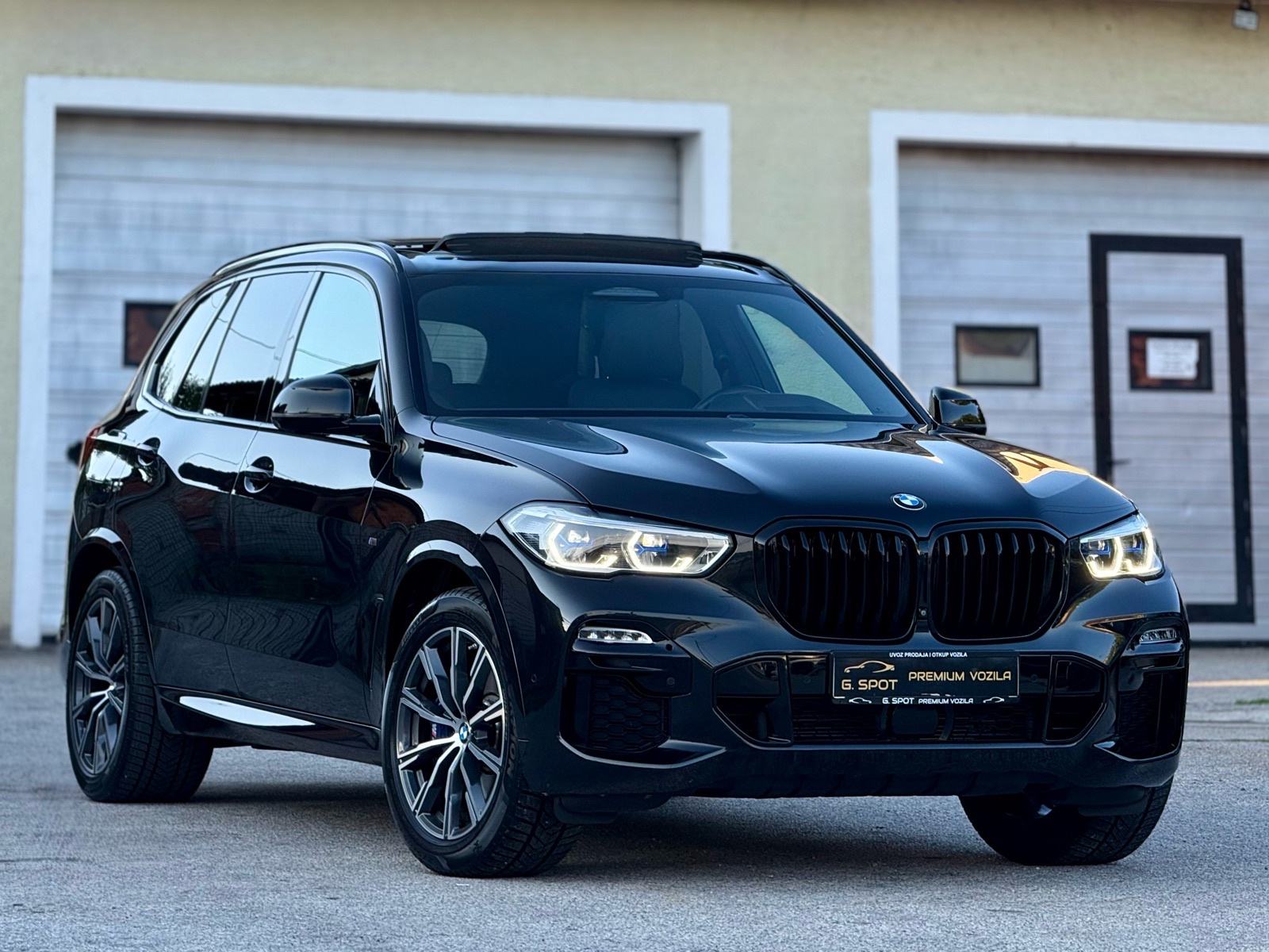 BMW X5 M40i *AUTOMATIK*X-DRIVE*PANORAMA*LASER*SWAROVSKI*AMBIENT*70TKM, fotografija 2