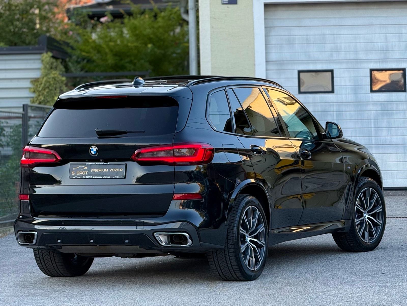 BMW X5 M40i *AUTOMATIK*X-DRIVE*PANORAMA*LASER*SWAROVSKI*AMBIENT*70TKM, fotografija 3