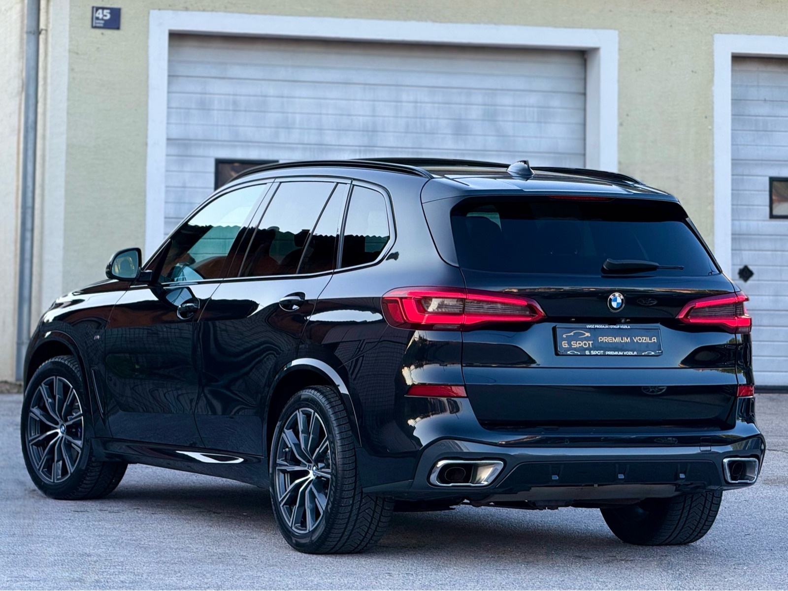 BMW X5 M40i *AUTOMATIK*X-DRIVE*PANORAMA*LASER*SWAROVSKI*AMBIENT*70TKM, fotografija 4